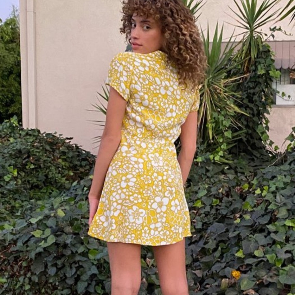 ARITZIA SUNDAY BEST VIDA BUTTON FRONT MINI  DRESS MARIGOLD YELLOW - S